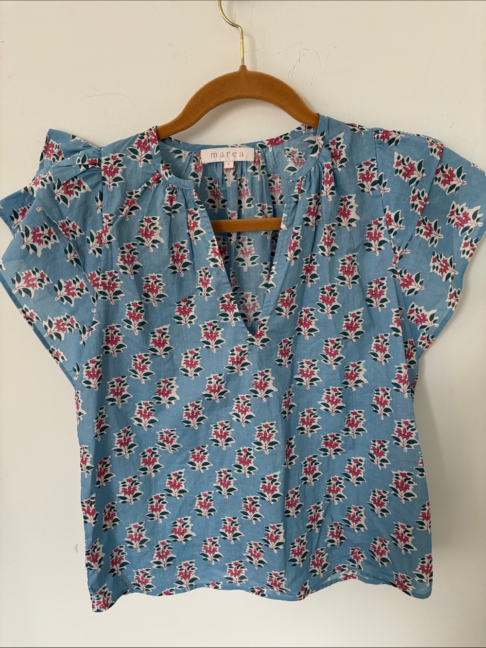 Marea by Liz Joy block print blouse, cap sleeves, v-neck, blue w/pink flowers, S
